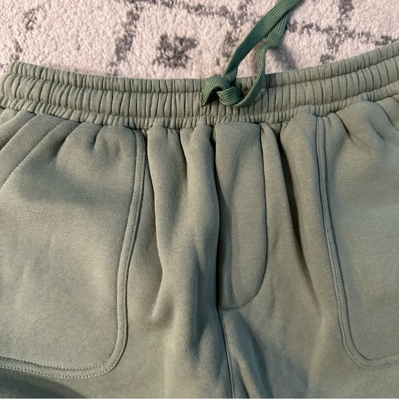 NEW with Tags. Pink Lily All Day Long Fleece Skirt. Size Medium - Picture 6 of 7